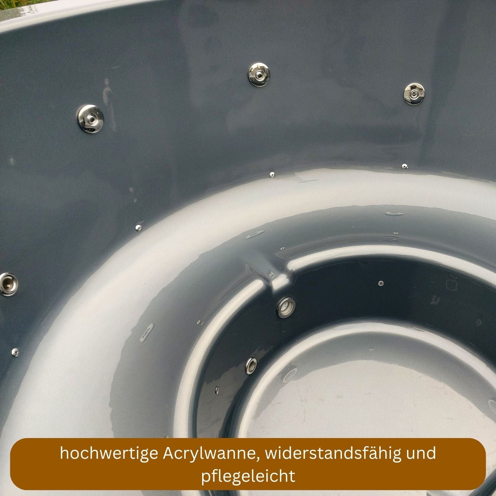 hochwertige Acrylwanne des Memelwood Hot Tubs